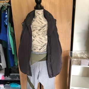 Dark greenish grey puffer vest with green/grey leg